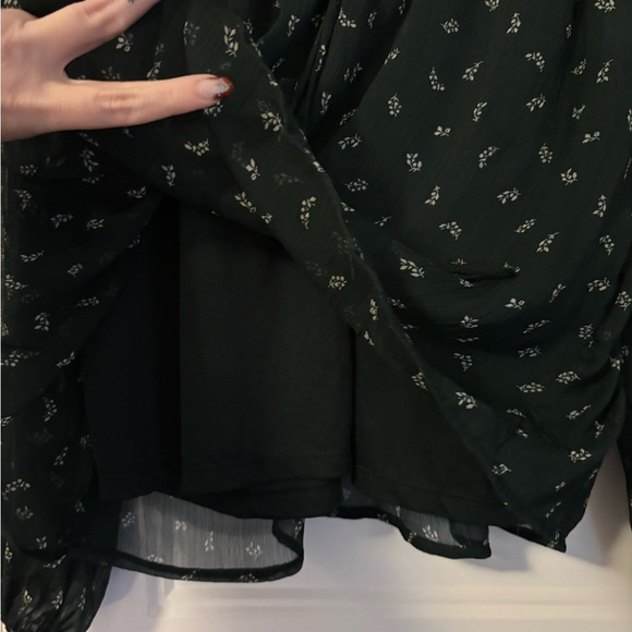 Old Navy Dark Green Floral Blouse - Picture 5 of 6